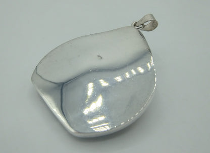 Silver pendant, shell