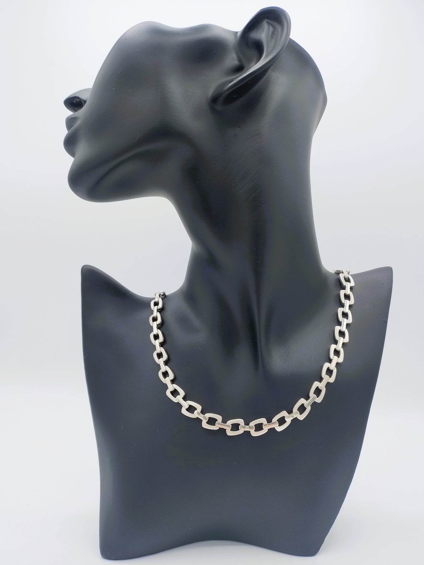 Silver link necklace with 3 diamonds