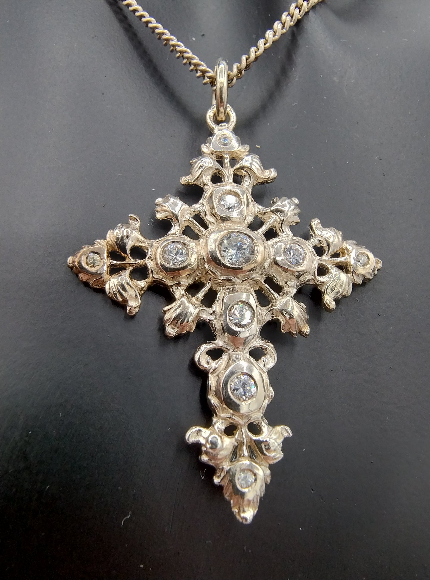 Silver pendant cross with 10 zirconias