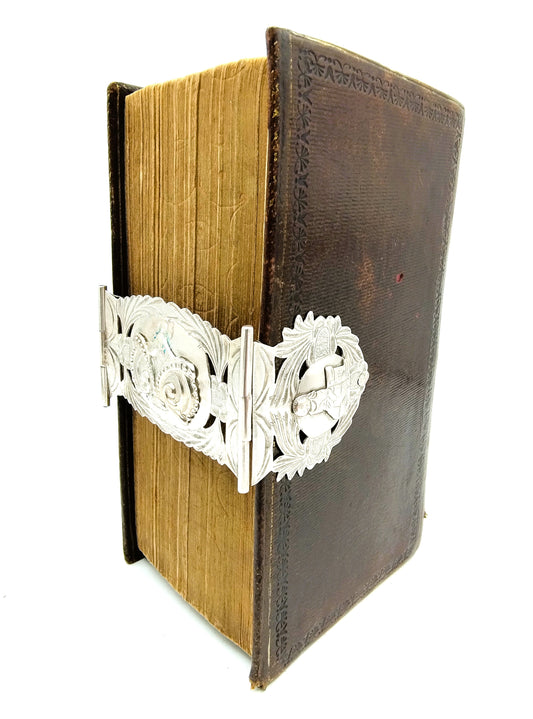 Bible with silver lock, TW Camming / Sneek, 19th century