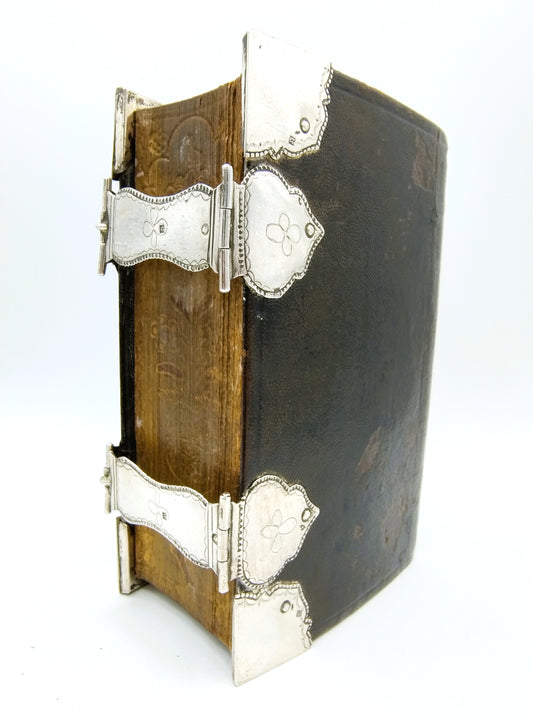 Bible with silver clasps and corner pieces, E. Wientjes / Ootmarsum, 19th century