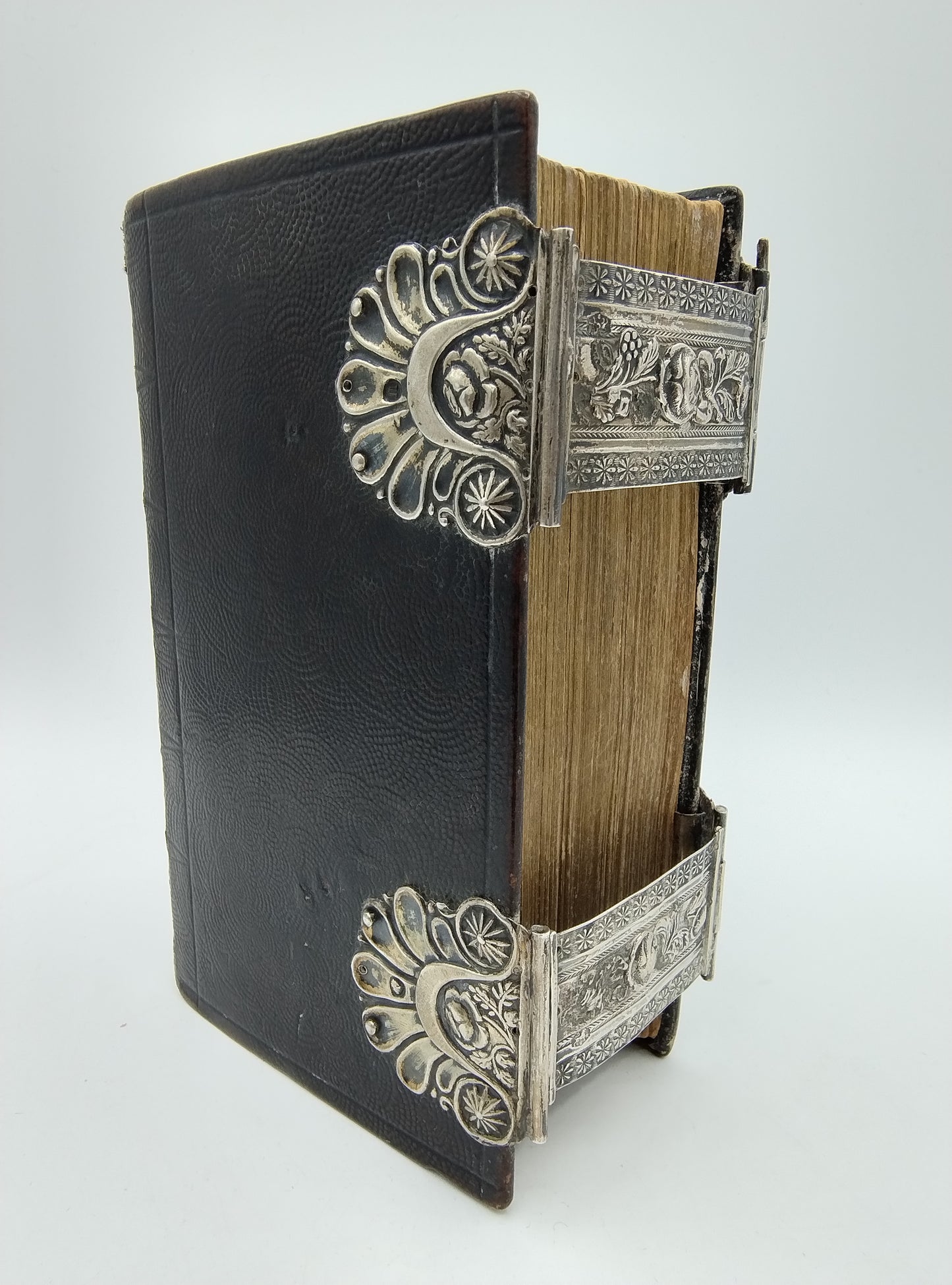 Bible with silver clasps, ST Reitsma / Lemmer, Sneek, 19th century