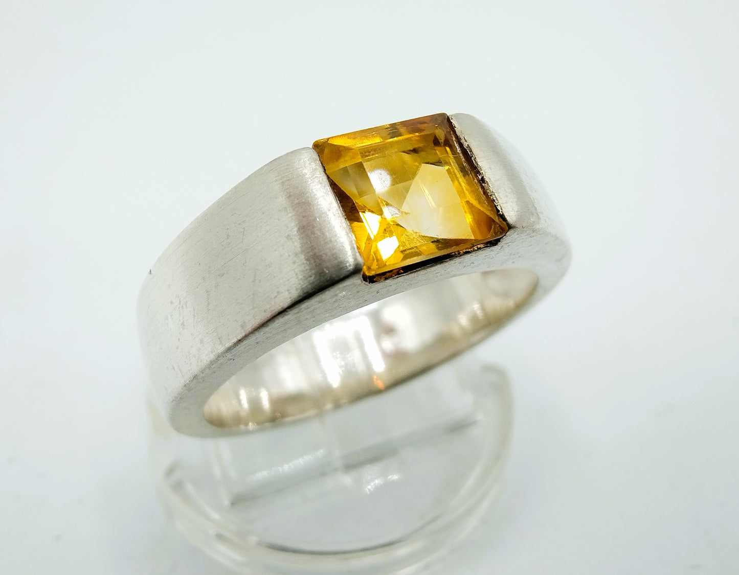 Silver ring with yellow stone, 925, 19 mm