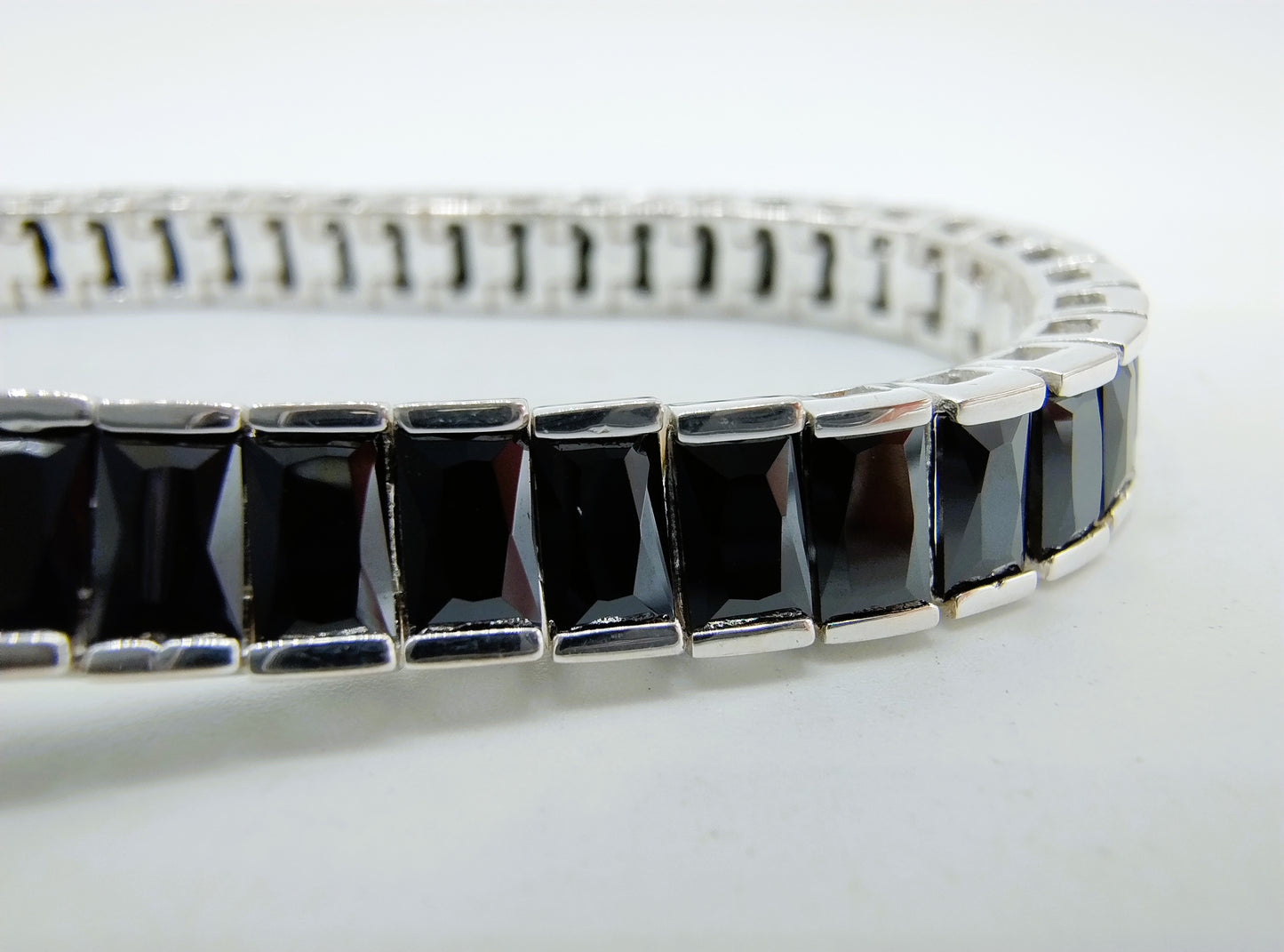 Zilveren armband bezet met zwarte stenen, 925