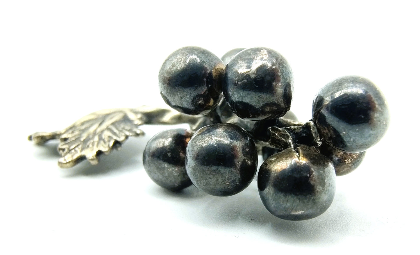 Silver miniature, bunch of grapes, 835