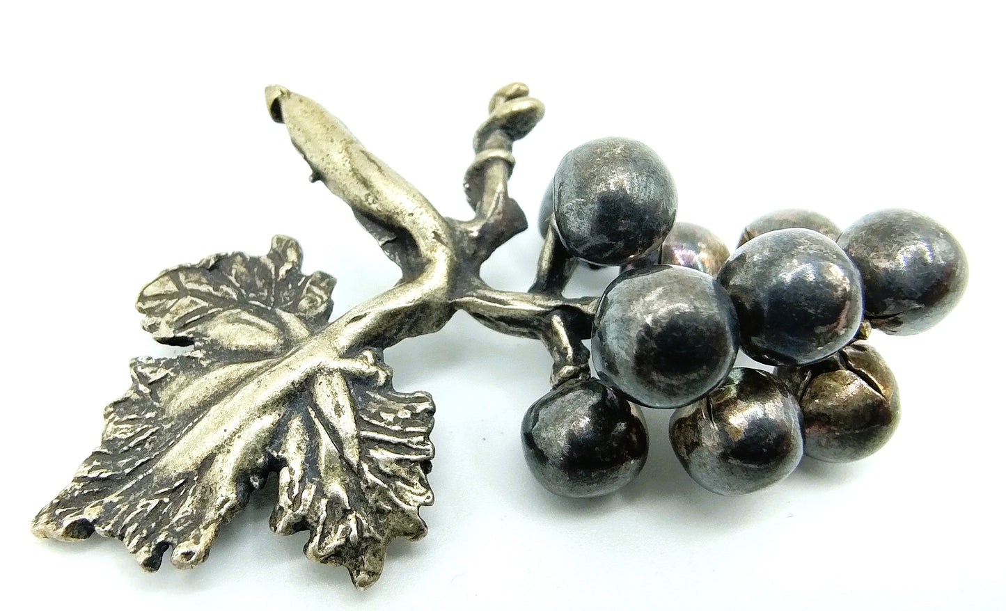 Silver miniature, bunch of grapes, 835