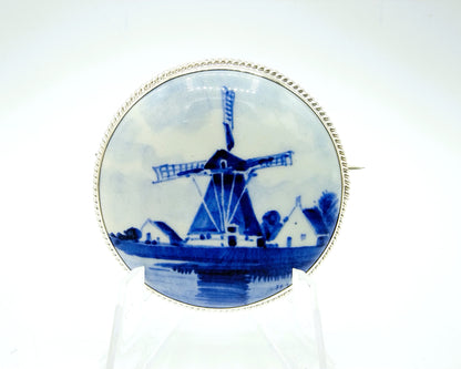 Silver brooch, Delft blue, 835