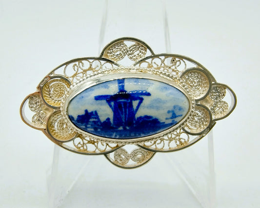 Silver brooch, Delft blue, 835