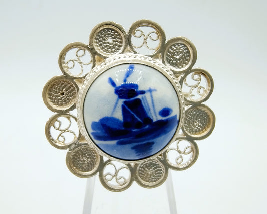 Silver brooch, Delft blue, 835