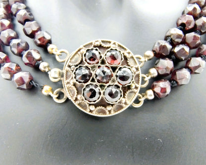 Garnet necklace with silver clasp, 19th century