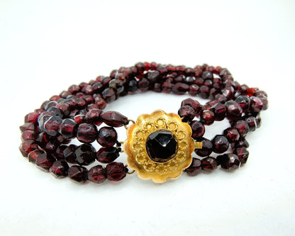 (Glass) garnet bracelet with gold clasp, 20th century