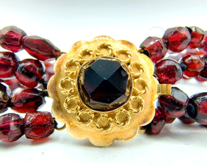 (Glass) garnet bracelet with gold clasp, 20th century