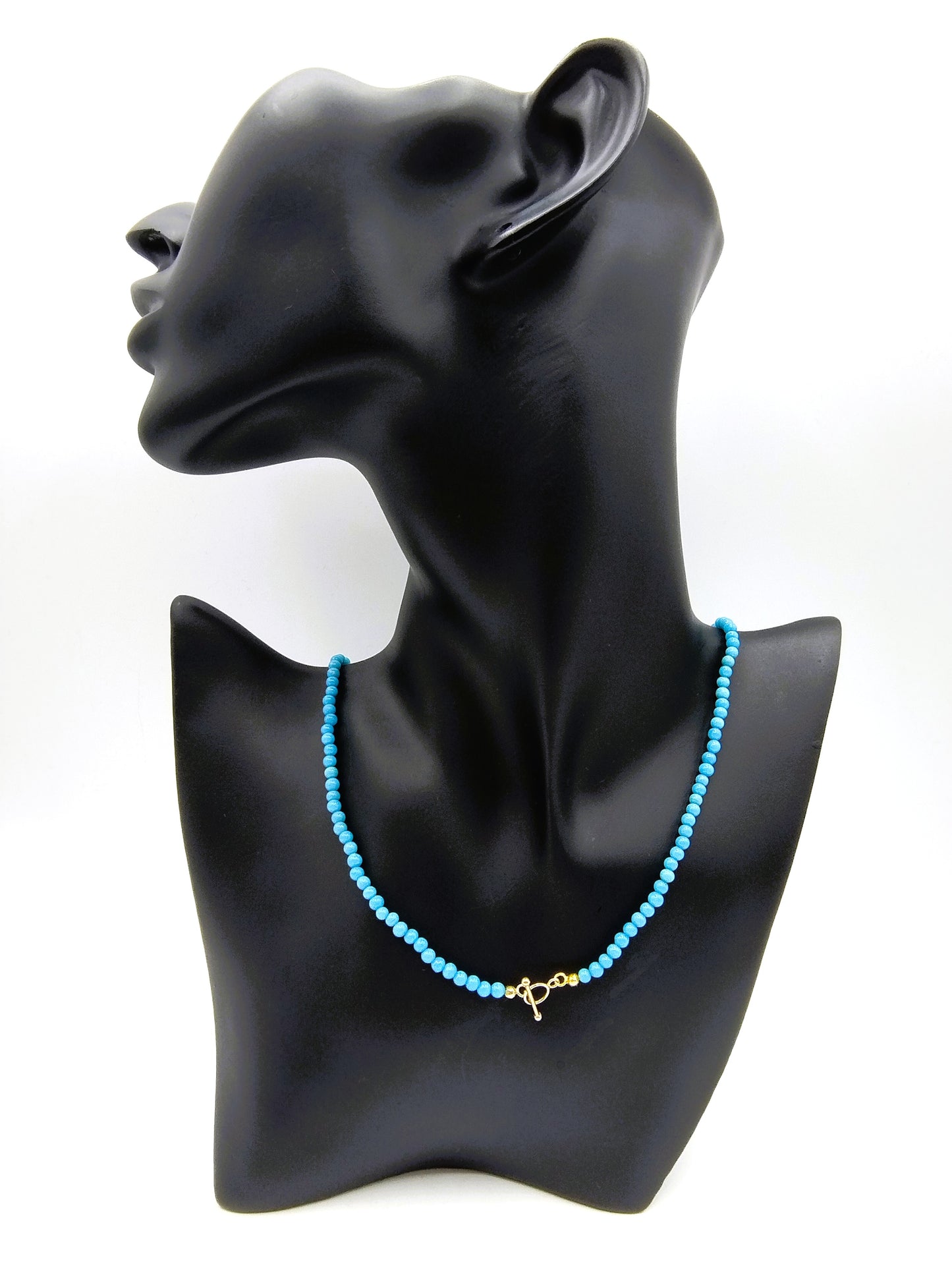 Turquoise necklace with gold toggle clasp, 585