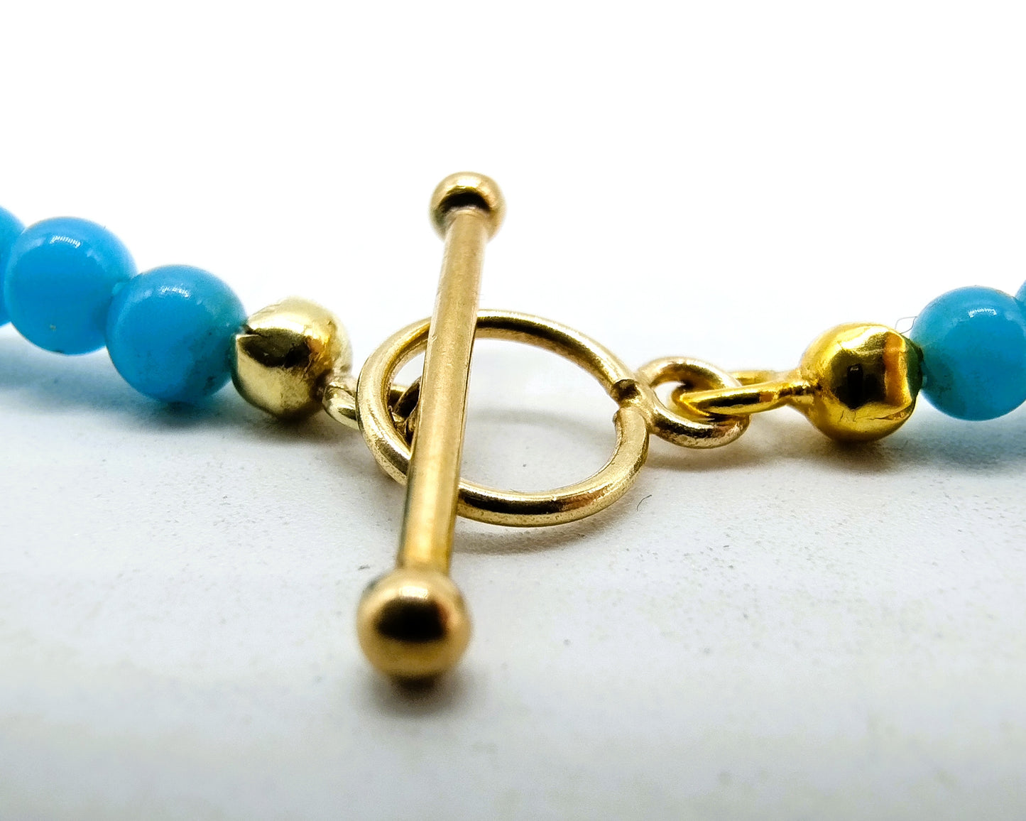 Turquoise necklace with gold toggle clasp, 585