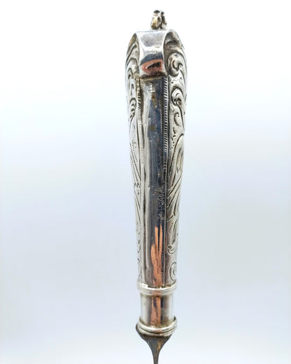 Knife with silver handle, J. van Leek / Leeuwarden, 18th century.