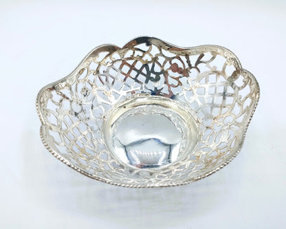 Silver chocolate basket, FJ Ritsema, Haren, 21st century