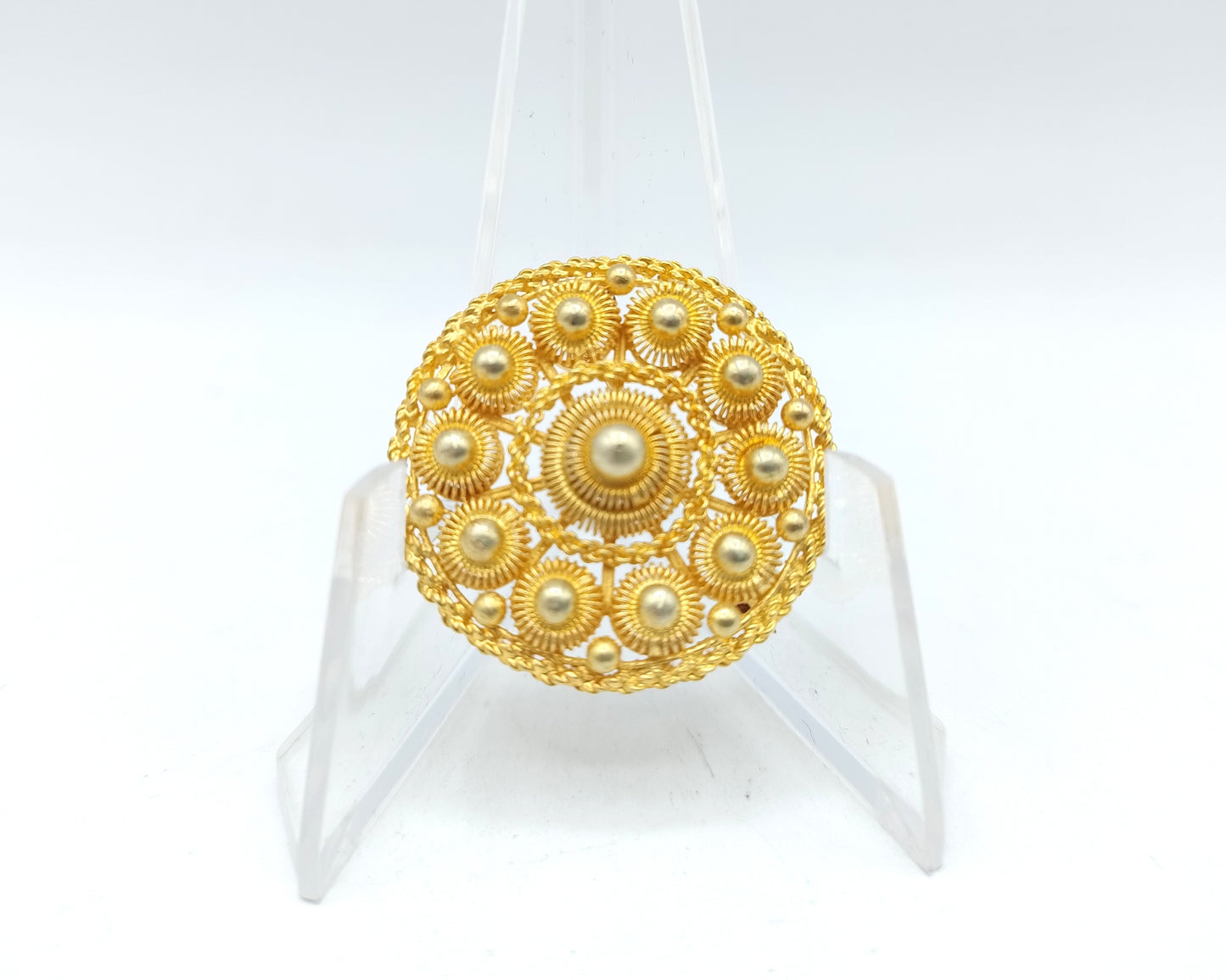 Gold Zeeland button brooch, Goese button, 14 carats