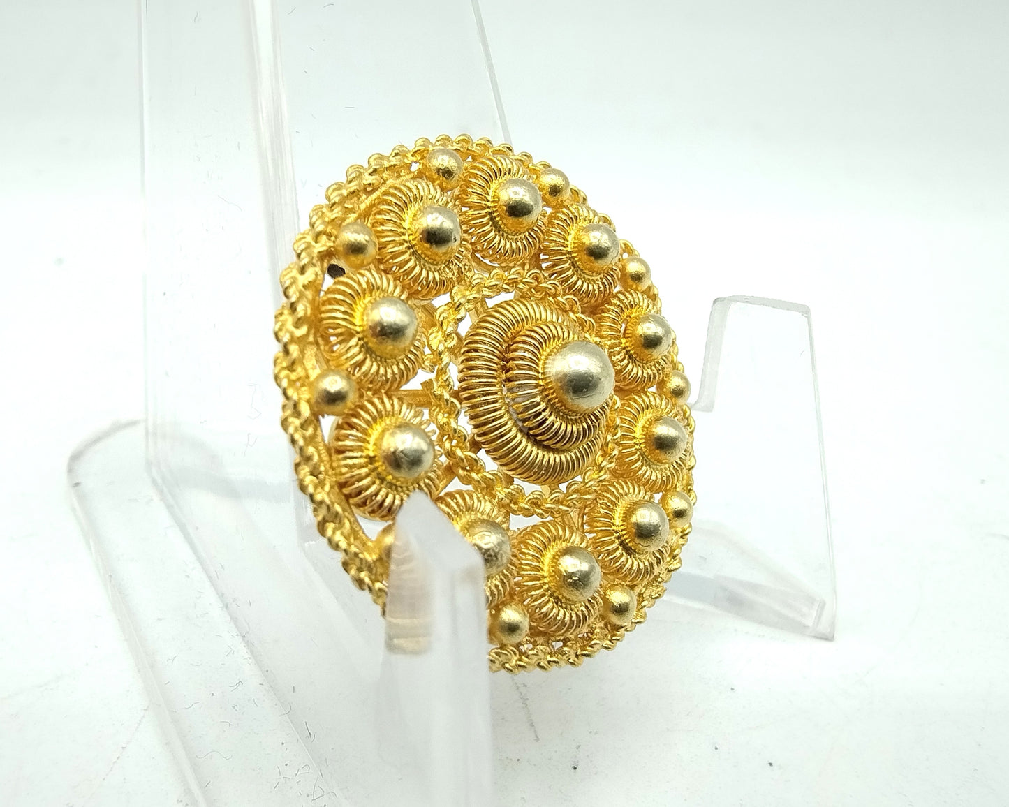 Gold Zeeland button brooch, Goese button, 14 carats