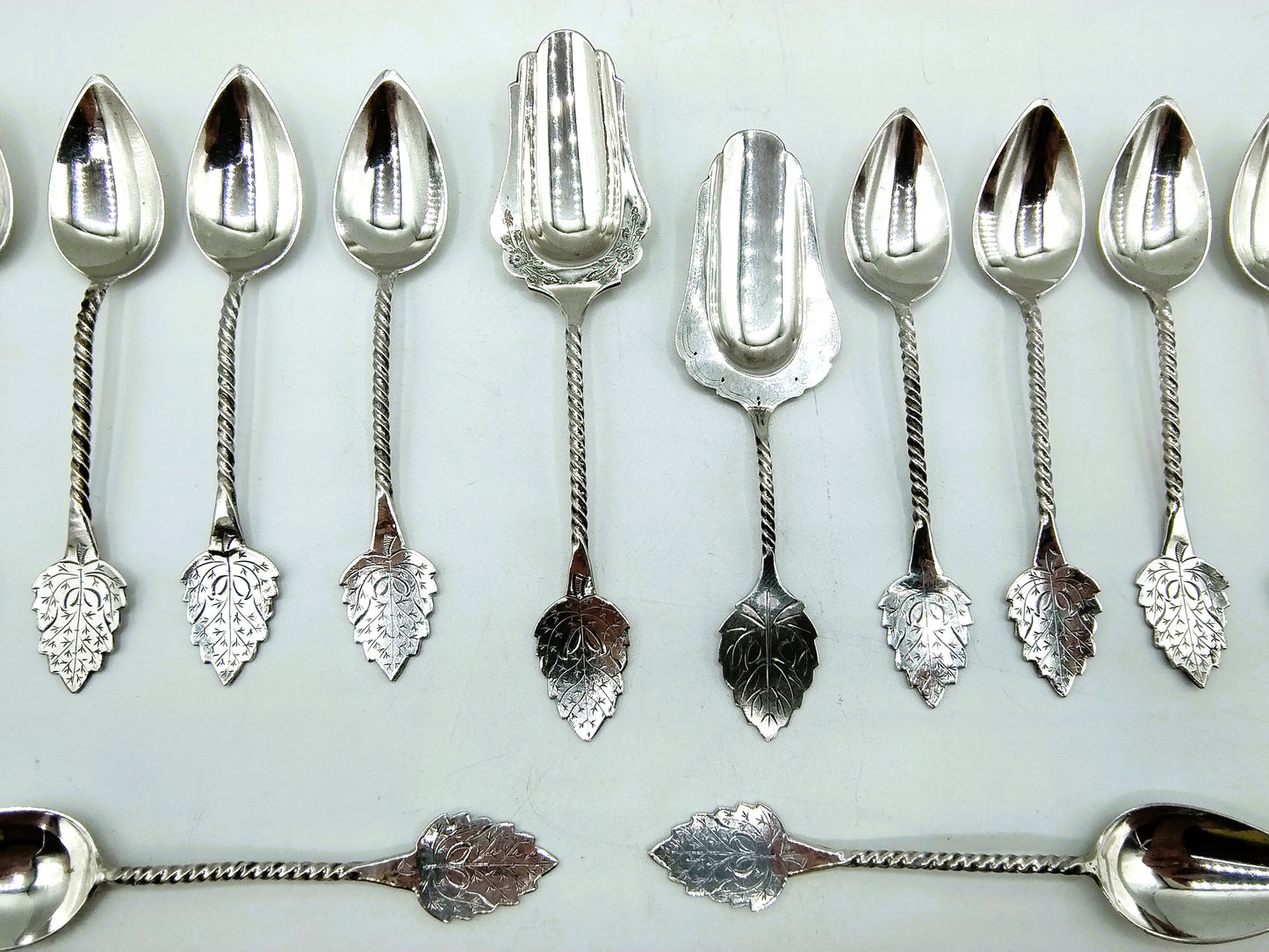 Set with silver teaspoons (10) and sugar spoons (2), J. Huisman, Schoonhoven