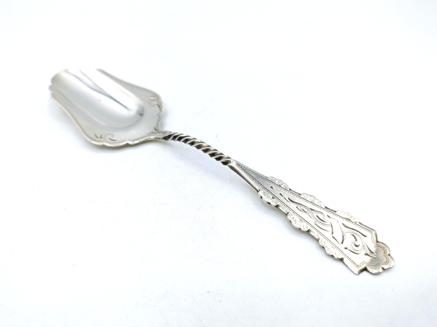 Silver sugar spoon, Fa. J. van Os van de Abeelen, Schoonhoven, 1929 