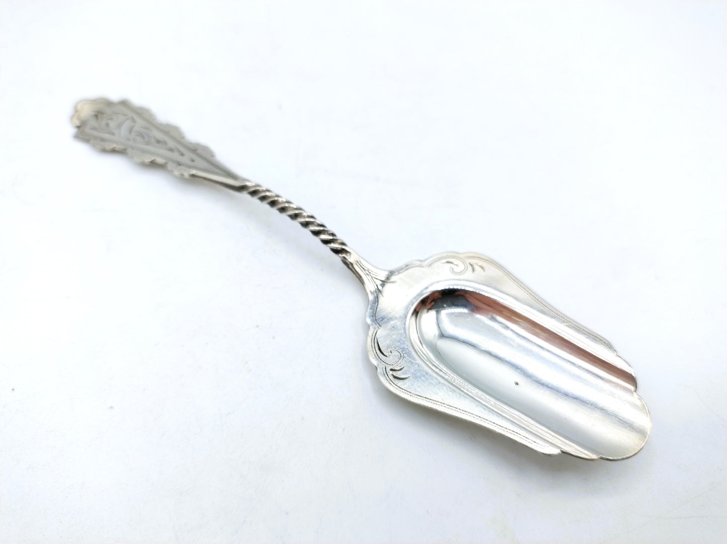 Silver sugar spoon, Fa. J. van Os van de Abeelen, Schoonhoven, 1929 