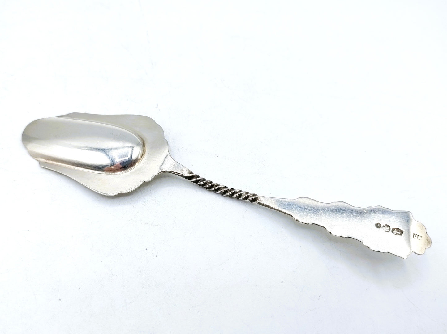 Silver sugar spoon, Fa. J. van Os van de Abeelen, Schoonhoven, 1929 