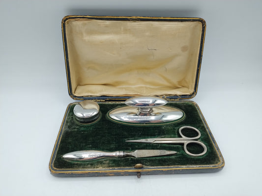 Silver manicure set in original case, ES Barnsley &amp; Co, Birmingham, 1906