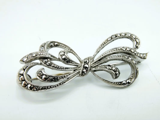 Silver bow brooch with marquisettes, 835