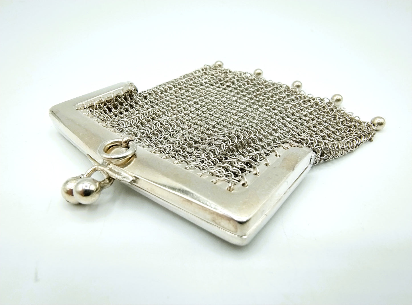 Silver purse with chain mail, 800