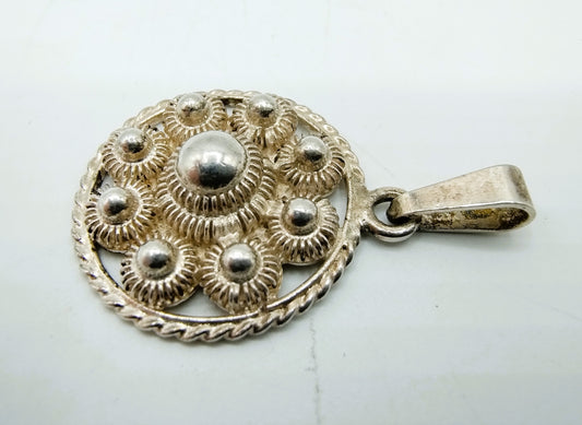 Silver Zeeland button pendant