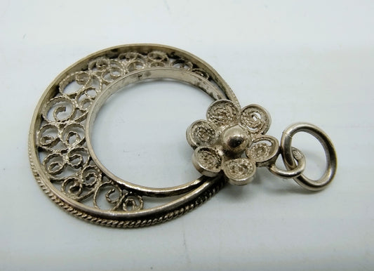 Silver filigree pendant, 835