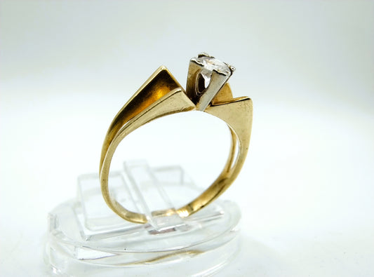 Gold solitaire ring, 15.5 mm