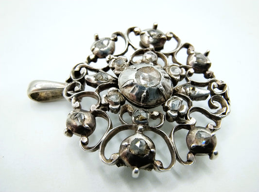 Silver pendant / brooch set with 15 rose diamonds, 19th century