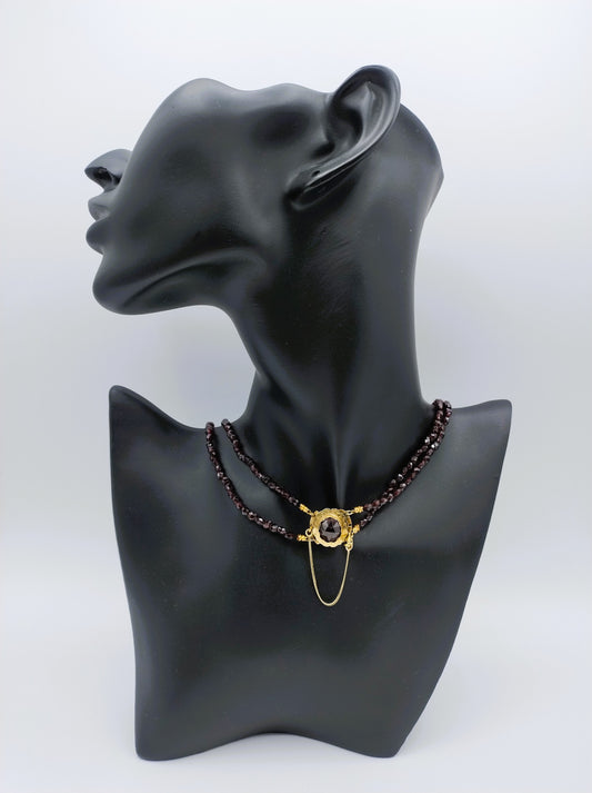 Garnet necklace with gold clasp, 50 cm.