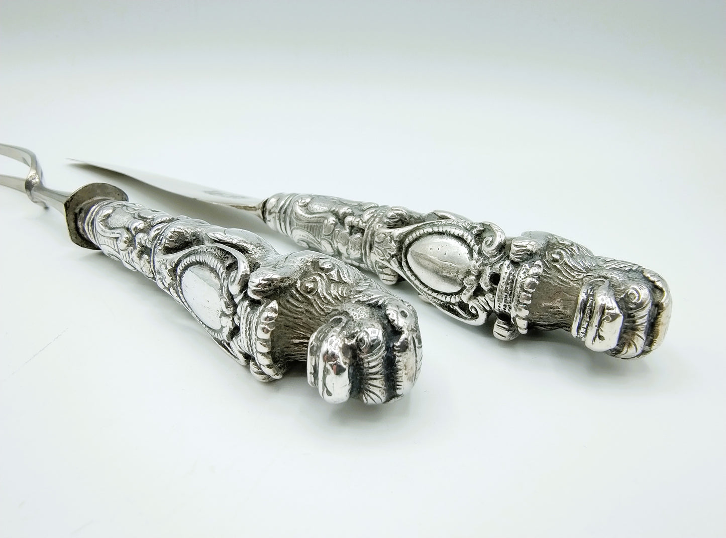 Cutlery with silver lion handles, 18th century