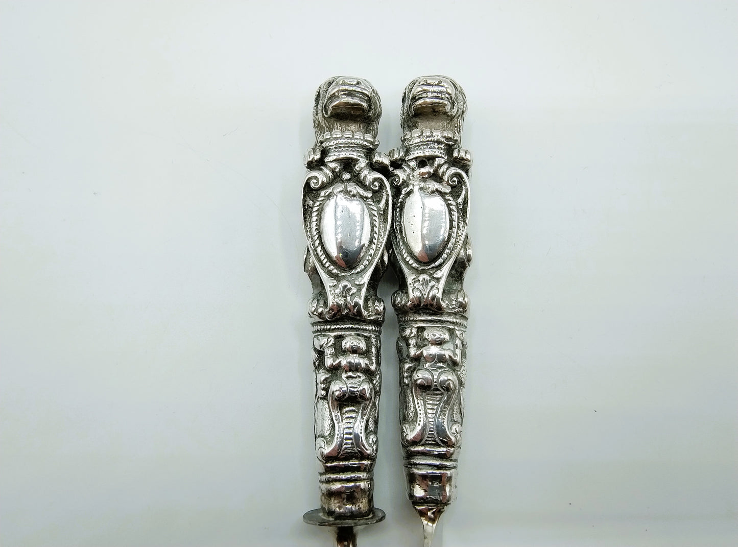 Cutlery with silver lion handles, 18th century