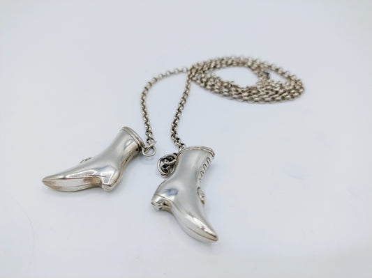 Silver jasseron chain with knitting needle caps (boots), 79 cm.