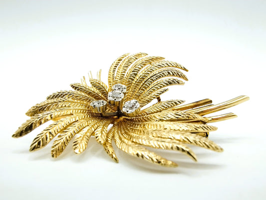 Gouden broche met 4 diamanten, 14 karaats.