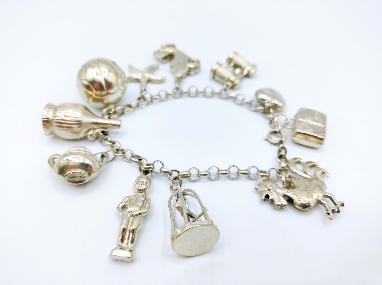 Silver charm bracelet with 11 charms, 18 cm