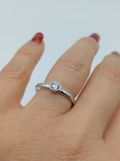 Silver ring with zirconia, 18 mm