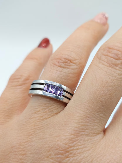 Silver ring with purple zirconia, 17 mm