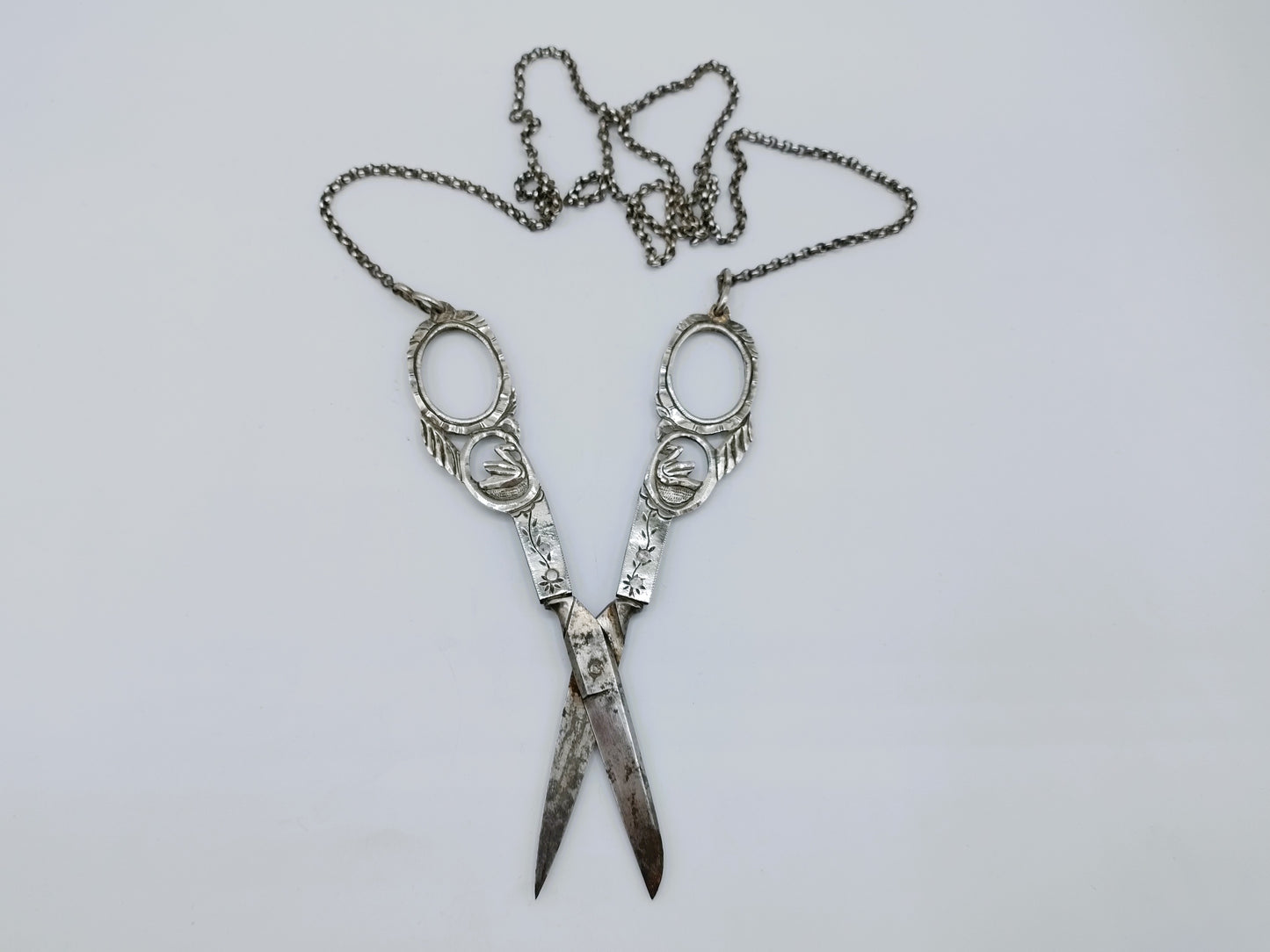 Silver scissors on a jasseron chain, HJ Halbertsma, Gorredijk 19th century