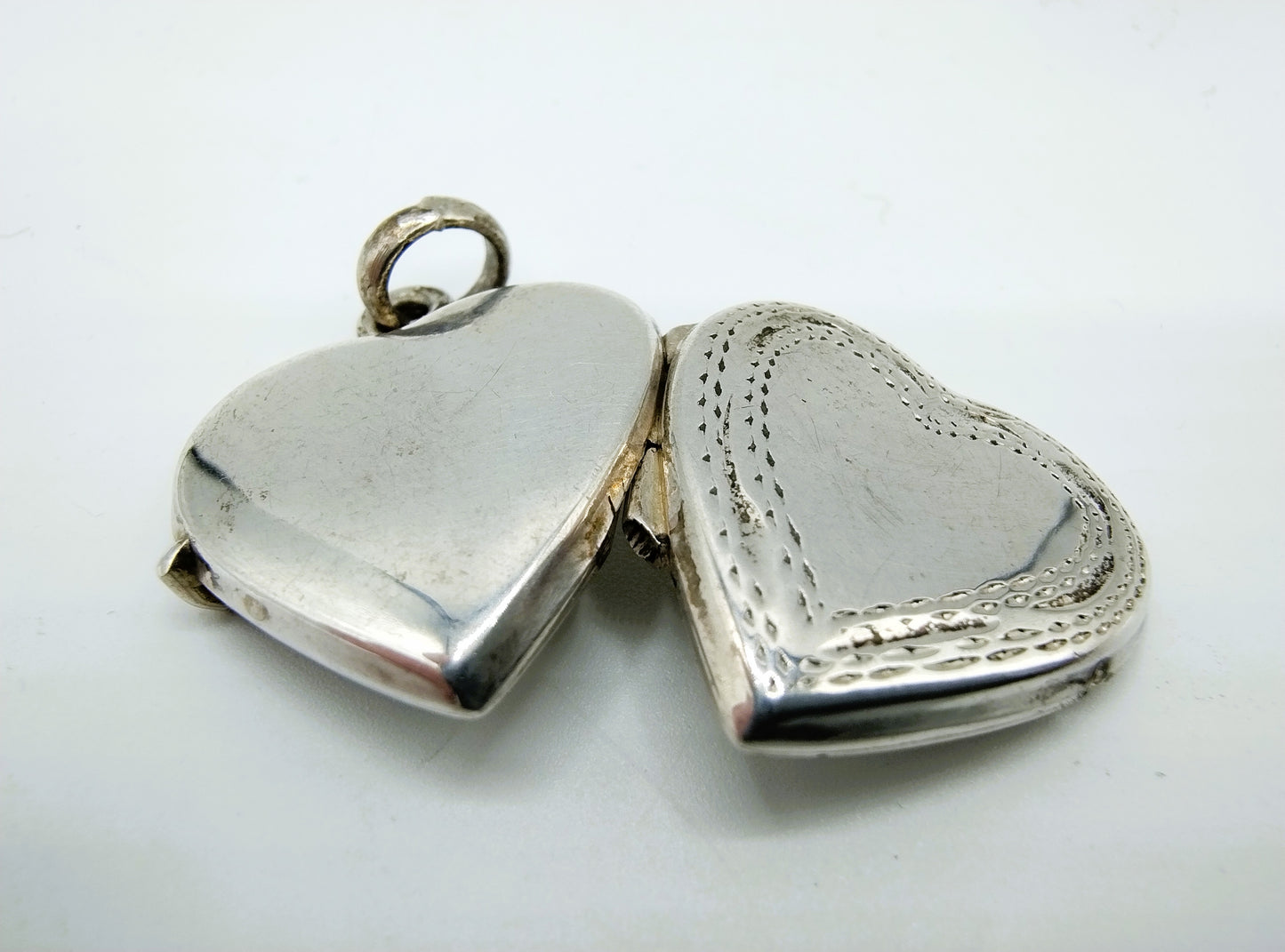 Silver medallion in heart shape, Jansen Post &amp; Cocks, Amsterdam.