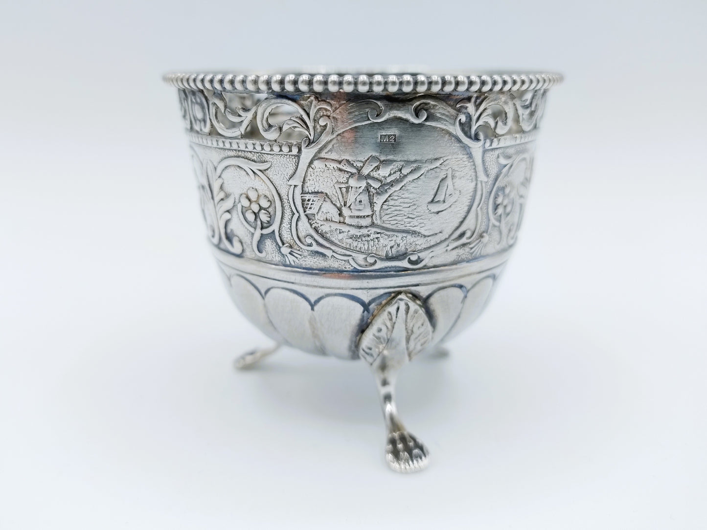 Silver bowl on 3 claw feet, Schoonhoven, 1934