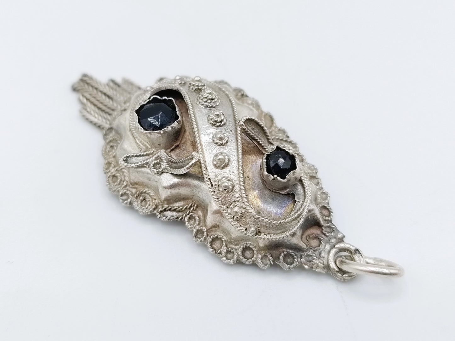 Silver (mourning) costume pendant with jets