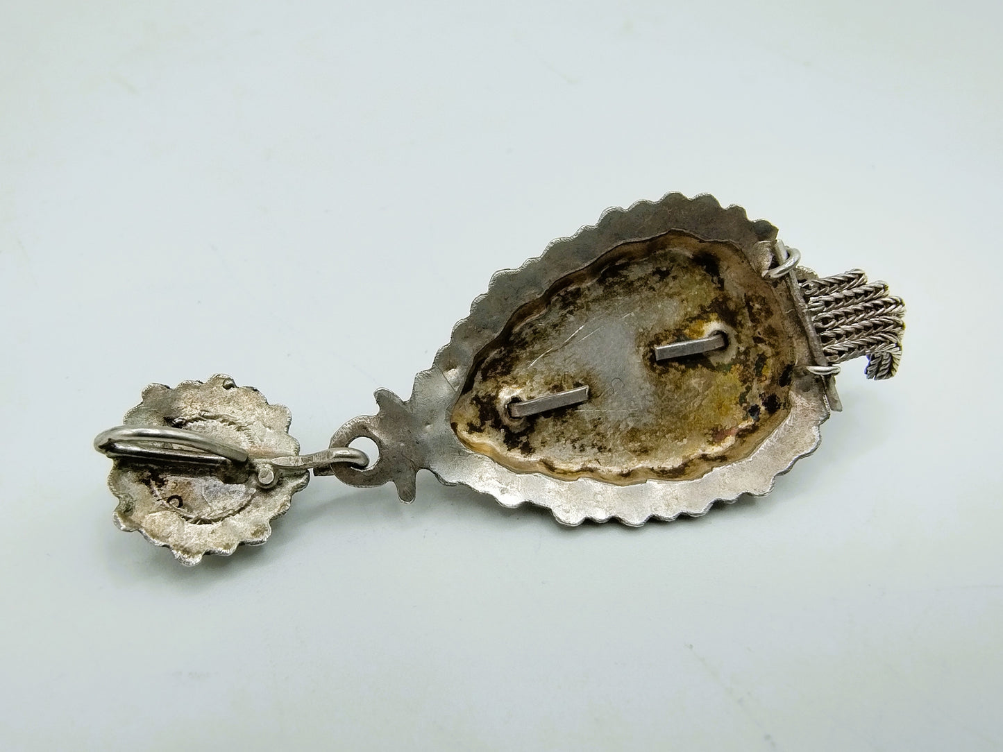 Silver (mourning) costume pendant with jets