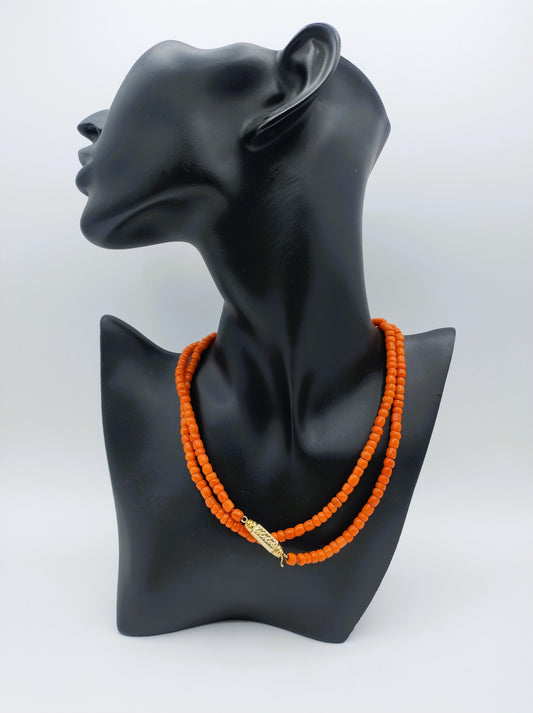 Red coral necklace with gold clasp, 77 cm