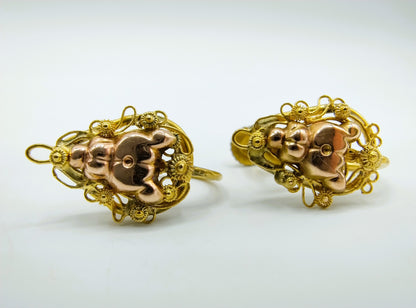 Gold screw earrings, filigree gold.