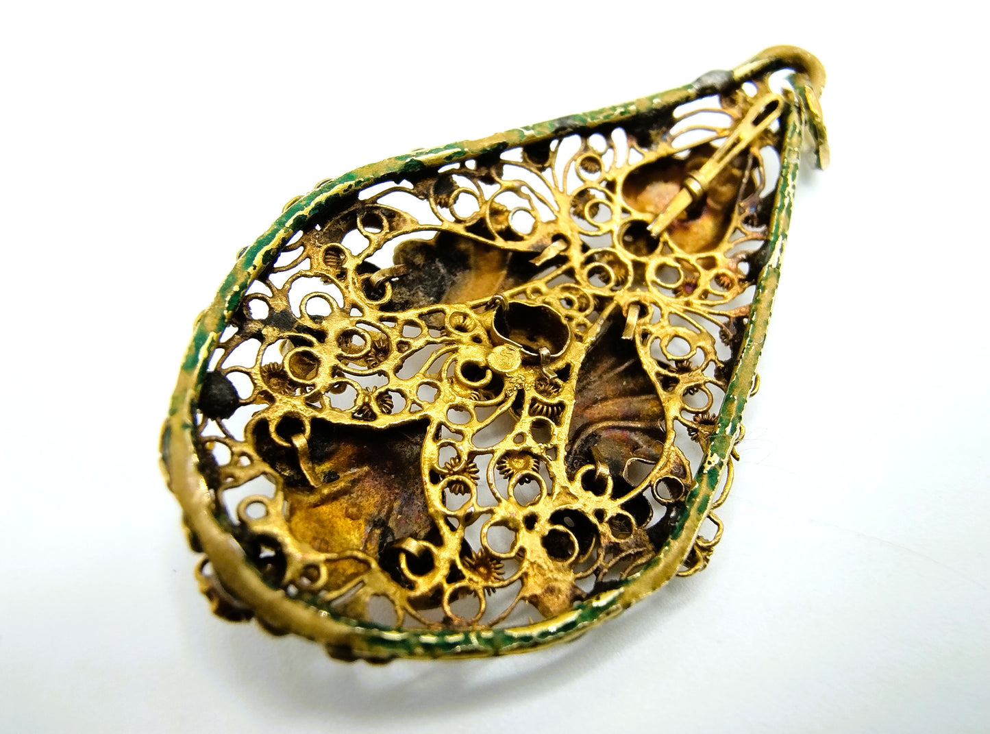 14K gold filigree pendant,