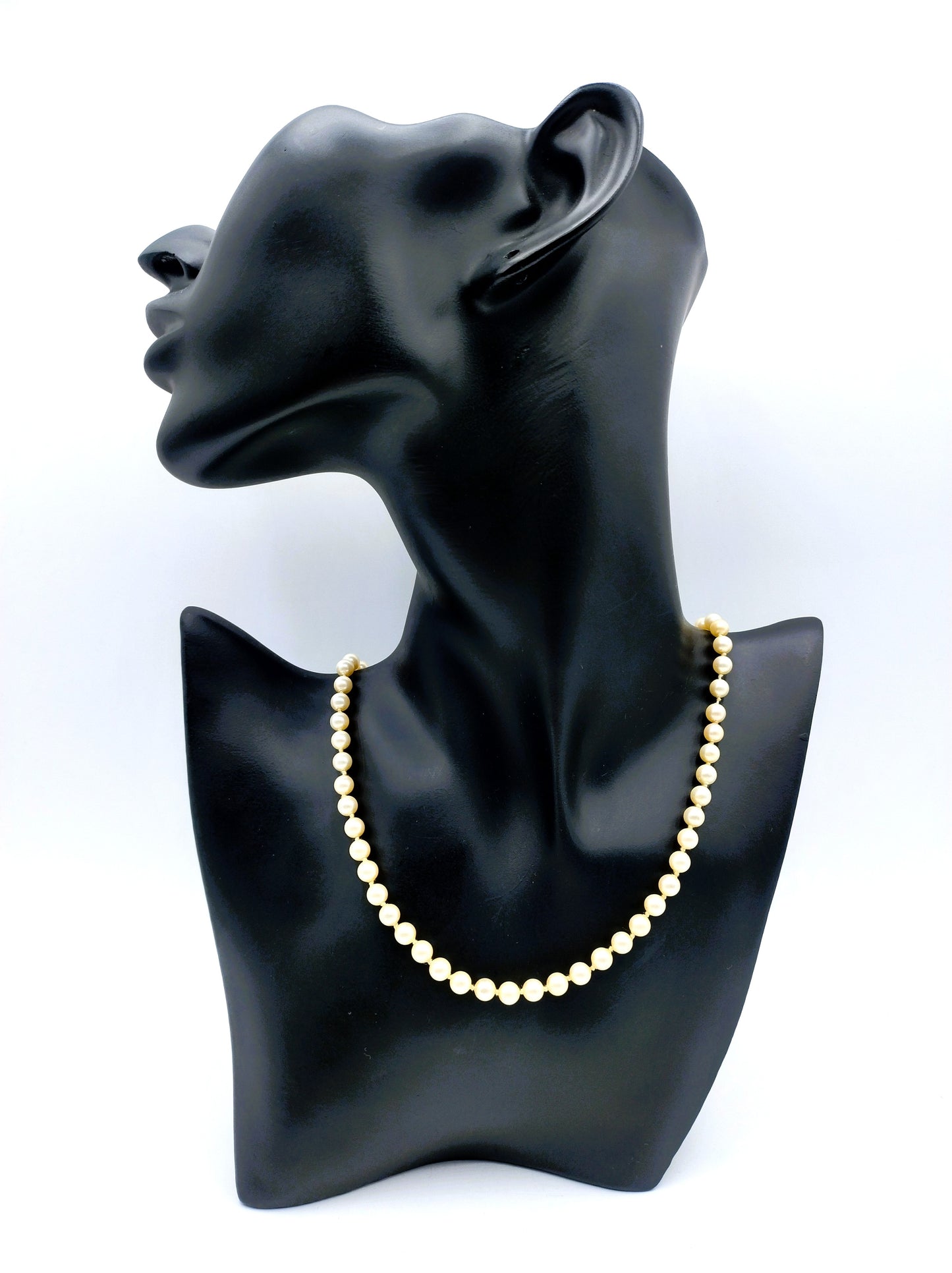 Pearl necklace with silver clasp, 43.5 cm